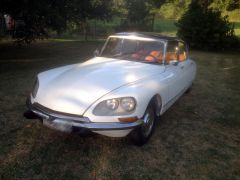 Louer une CITROËN DS de 1970 (Photo 1)