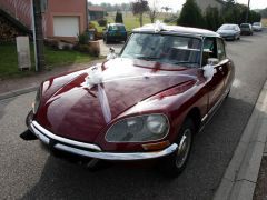 Louer une CITROËN DS de de 1972 (Photo 1)