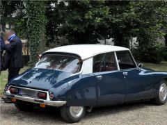 Louer une CITROËN DS de de 1972 (Photo 2)