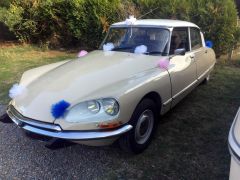 Louer une CITROËN DS de 1972 (Photo 0)