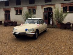 Louer une CITROËN DS de de 1972 (Photo 2)