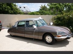 Louer une CITROËN DS de 1973 (Photo 1)