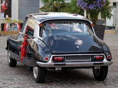 Louer une CITROËN DS de de 1974 (Photo 3)