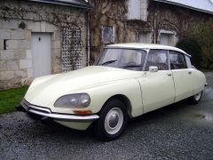 Louer une CITROËN DS de 1975 (Photo 1)