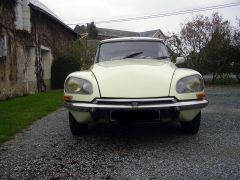 Louer une CITROËN DS de de 1975 (Photo 2)