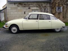 Louer une CITROËN DS de de 1975 (Photo 3)