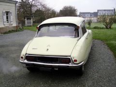 Louer une CITROËN DS de de 1975 (Photo 4)