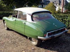 Louer une CITROËN ID 19 de de 1962 (Photo 3)