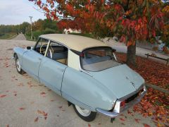 Louer une CITROËN ID19 de de 1958 (Photo 4)