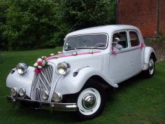 Louer une CITROËN Traction 11  de de 1952 (Photo 1)