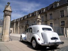 Louer une CITROËN Traction 11  de de 1952 (Photo 4)