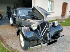 Louer une CITROËN Traction 11 B  de 1953 (Photo 2)