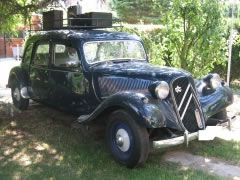 Louer une CITROËN Traction 11 B Commerciale de de 1957 (Photo 3)