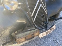 Louer une CITROËN Traction 11 B FFI de de 1950 (Photo 3)