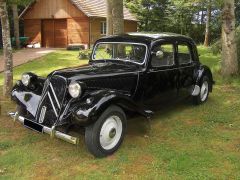 Louer une CITROËN Traction 11 B Normale de 1952 (Photo 0)