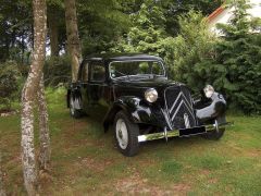 Louer une CITROËN Traction 11 B Normale de de 1952 (Photo 2)