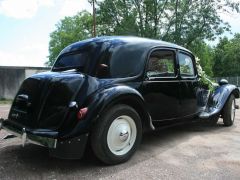 Louer une CITROËN Traction 11 B Normale de de 1952 (Photo 3)