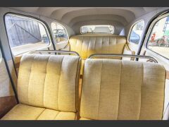 Louer une CITROËN Traction 11 B de de 1942 (Photo 4)