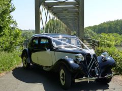 Louer une CITROËN Traction 11 B de de 1949 (Photo 2)