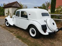 Louer une CITROËN Traction 11 B de de 1950 (Photo 2)