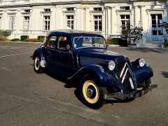 Louer une CITROËN Traction 11 B de 1950 (Photo 2)