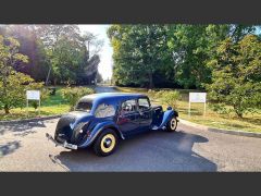 Louer une CITROËN Traction 11 B de de 1950 (Photo 3)