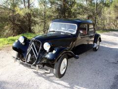 Louer une CITROËN Traction 11 B de de 1950 (Photo 2)