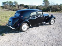 Louer une CITROËN Traction 11 B de de 1950 (Photo 3)