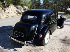 Louer une CITROËN Traction 11 B de de 1950 (Photo 4)