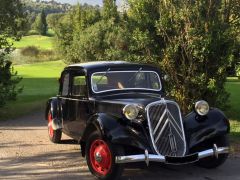 Louer une CITROËN Traction 11 B de de 1951 (Photo 2)