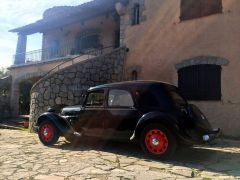 Louer une CITROËN Traction 11 B de de 1951 (Photo 3)