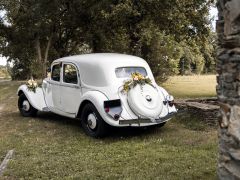 Louer une CITROEN Traction 11 B de de 1951 (Photo 3)