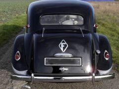 Louer une CITROËN Traction 11 B de de 1952 (Photo 4)