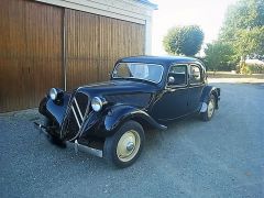 Louer une CITROËN Traction 11 B de 1952 (Photo 1)