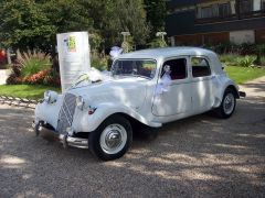 Louer une CITROËN Traction 11 B de 1952 (Photo 0)