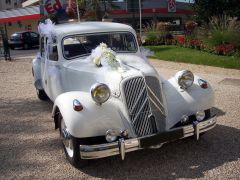 Louer une CITROËN Traction 11 B de de 1952 (Photo 3)