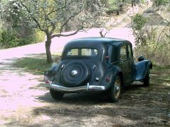 Louer une CITROËN Traction 11 B de de 1952 (Photo 2)