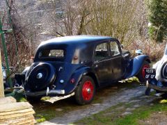 Louer une CITROËN Traction 11 B de de 1952 (Photo 3)