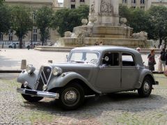 Louer une CITROËN Traction 11 B de de 1953 (Photo 3)