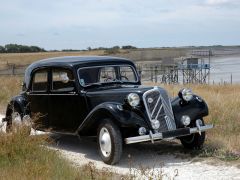 Louer une CITROËN Traction 11 B de 1953 (Photo 2)