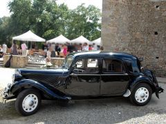 Louer une CITROËN Traction 11 B de de 1953 (Photo 2)