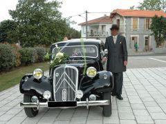 Louer une CITROËN Traction 11 B de de 1953 (Photo 4)