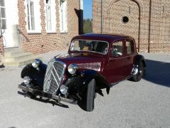 Louer une CITROËN Traction 11 B de de 1953 (Photo 3)