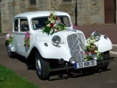 Louer une CITROËN Traction 11 B de de 1953 (Photo 4)