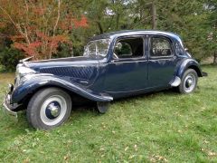 Louer une CITROËN Traction 11 B de de 1953 (Photo 2)