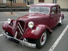 Louer une CITROËN Traction 11 B de 1953 (Photo 1)