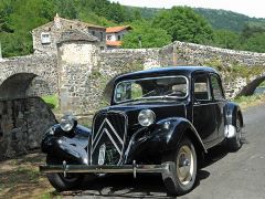 Louer une CITROËN Traction 11 B de 1953 (Photo 1)