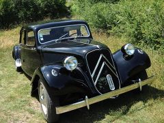 Louer une CITROËN Traction 11 B de de 1953 (Photo 3)