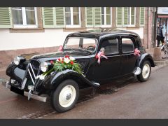 Louer une CITROËN Traction 11 B de 1953 (Photo 1)