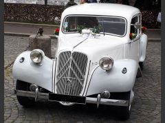 Louer une CITROËN Traction 11 B de de 1953 (Photo 1)